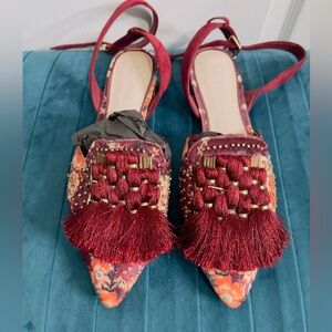 Gianni Bini Women's Floral Woven Flats with Tassles 9.5